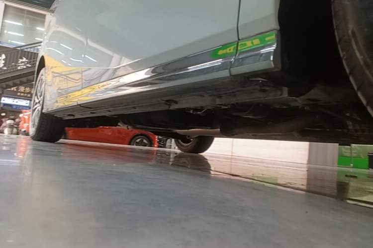 Used GAC Trumpchi M8 2024 Master Series 400T Prestige Edition Right Side Sill