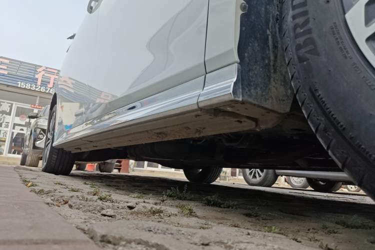 Used GAC Trumpchi M8 2024 Master Series 400T Prestige Edition Right Side Sill