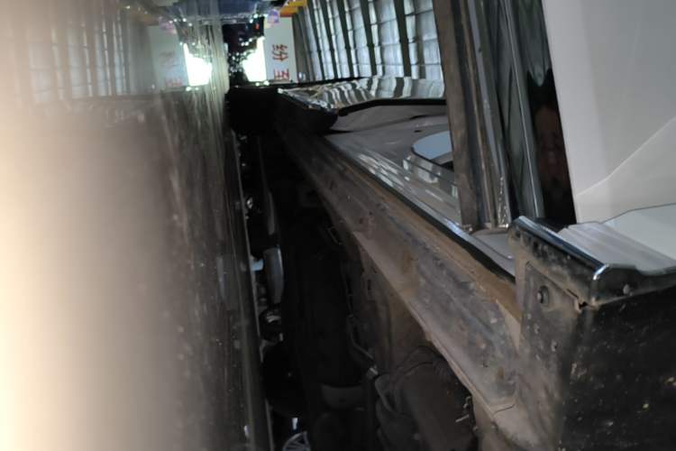 Used GAC Trumpchi M8 2024 Master Series 400T Prestige Edition Right Side Sill