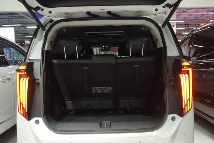 Used GAC Trumpchi M8 2024 Master Series 400T Prestige Edition Trunk