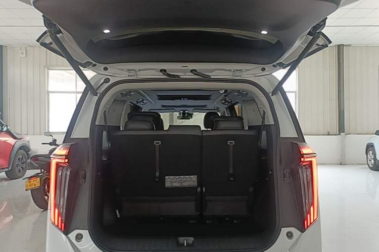 Used GAC Trumpchi M8 2024 Master Series 400T Prestige Edition Trunk