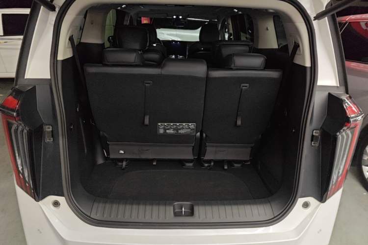 Used GAC Trumpchi M8 2024 Master Series Super Hybrid Edition Trunk