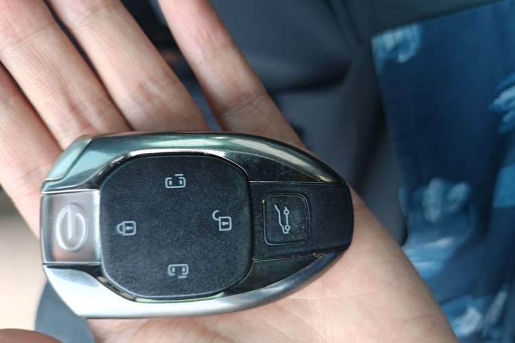 Used GAC Trumpchi M8 2024 Master Series 400T Prestige Edition Vehicle Key