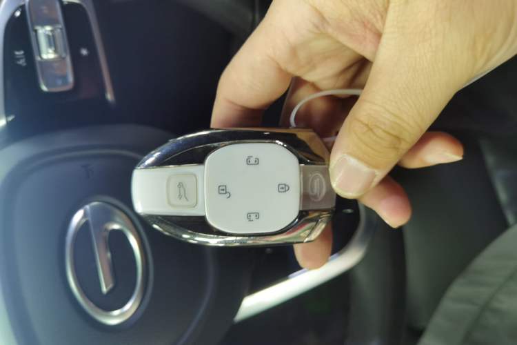 Used GAC Trumpchi M8 2024 Master Series 400T Prestige Edition Vehicle Key