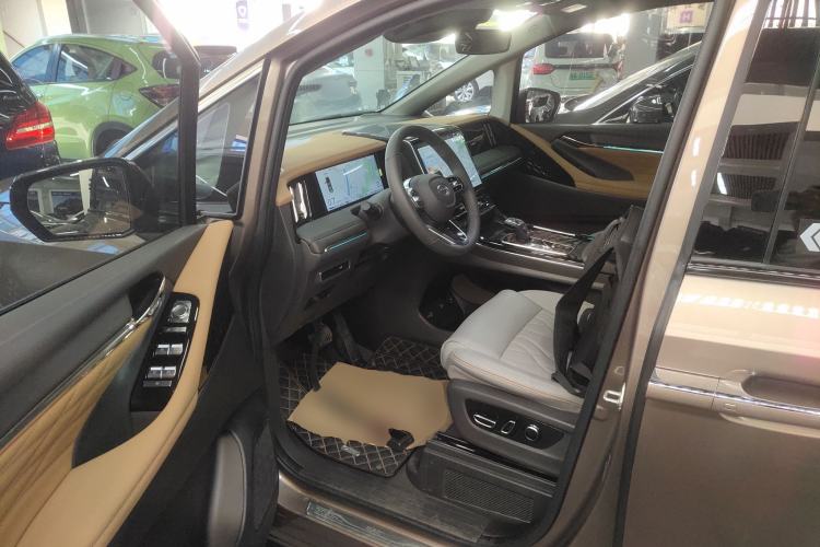 Used GAC Trumpchi M8 2024 Master Series 400T Ultimate Edition Left Front Seat
