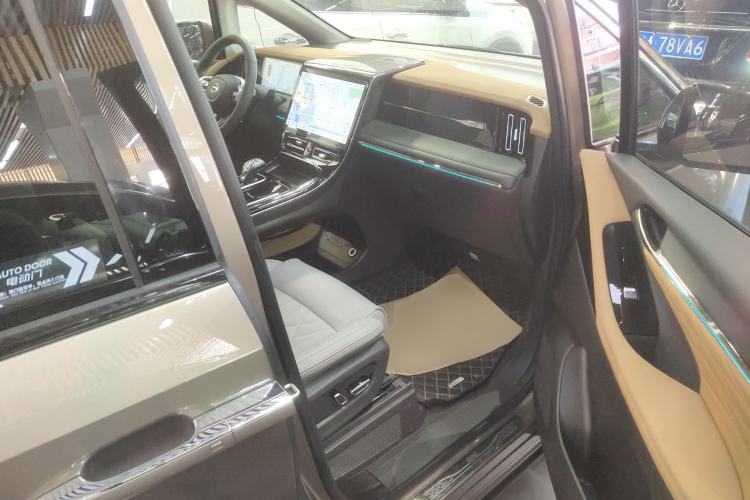 Used GAC Trumpchi M8 2024 Master Series 400T Ultimate Edition Right Front Seat