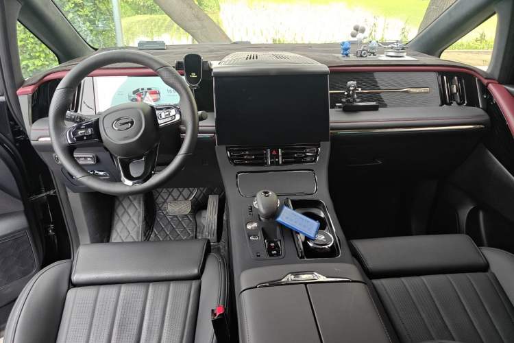 Used GAC Trumpchi M8 2025 Zongshi Series Super Hybrid Edition Center Console