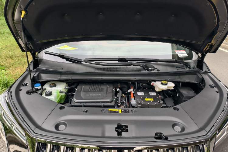 Used GAC Trumpchi M8 2025 Zongshi Series Super Hybrid Edition Engine Bay