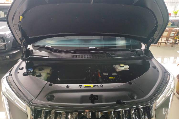 Used GAC Trumpchi M8 2025 Zongshi Series Super Hybrid Edition Engine Bay