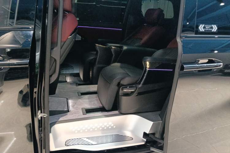 Used GAC Trumpchi M8 2025 Zongshi Series Super Hybrid Edition Interior 4