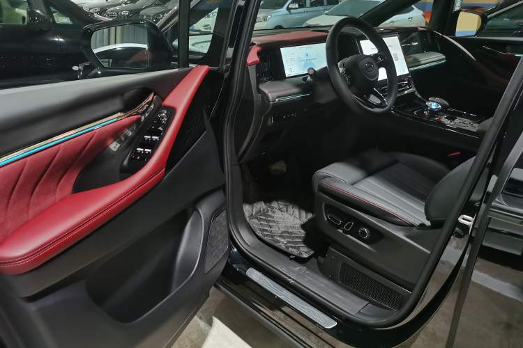 Used GAC Trumpchi M8 2025 Zongshi Series Super Hybrid Edition Interior 5