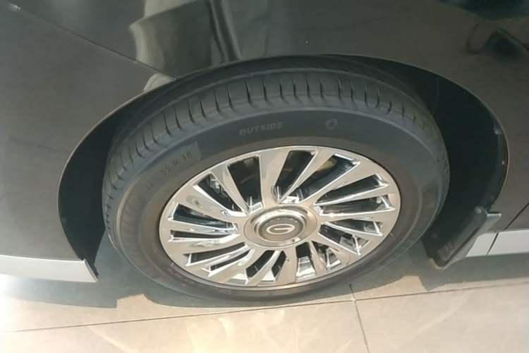 Used GAC Trumpchi M8 2025 Zongshi Series Super Hybrid Edition Left Front Wheel Hub