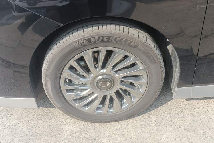 Used GAC Trumpchi M8 2025 Zongshi Series Super Hybrid Edition Left Front Wheel Hub
