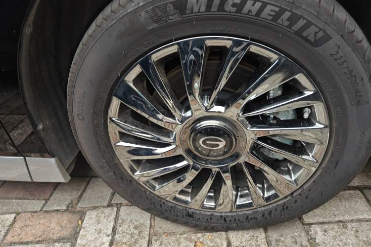 Used GAC Trumpchi M8 2025 Zongshi Series Super Hybrid Edition Right Front Wheel Hub