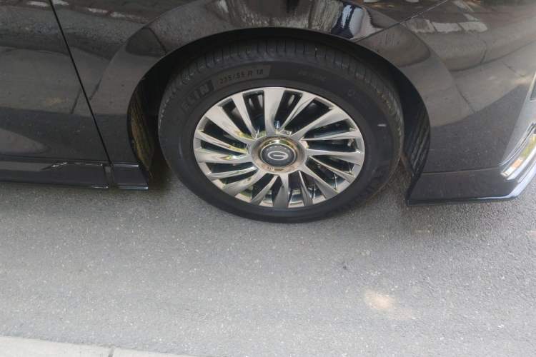 Used GAC Trumpchi M8 2025 Zongshi Series Super Hybrid Edition Right Front Wheel Hub