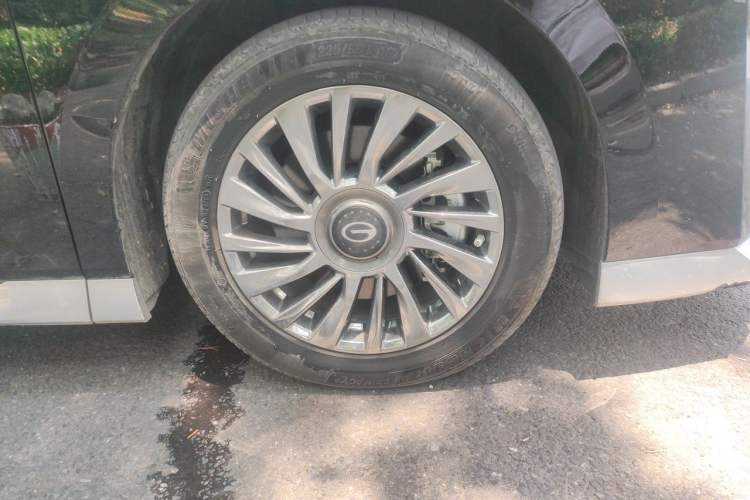 Used GAC Trumpchi M8 2025 Zongshi Series Super Hybrid Edition Right Front Wheel Hub