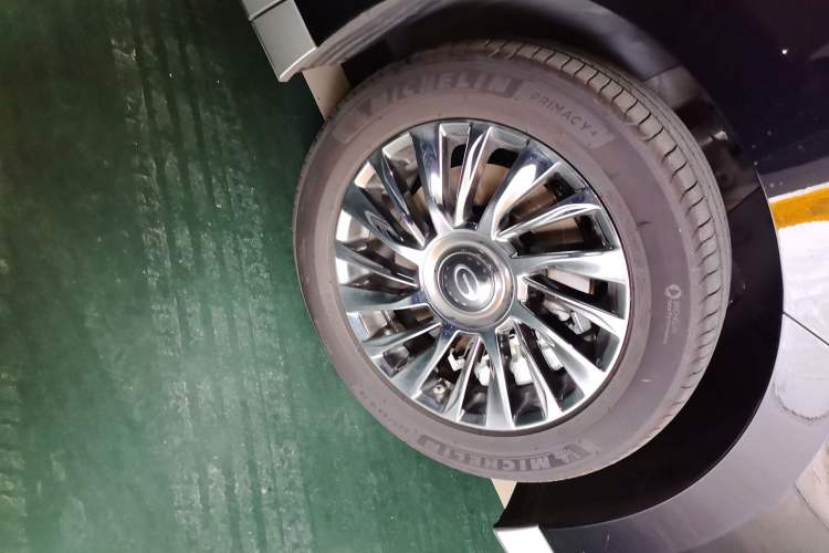 Used GAC Trumpchi M8 2025 Zongshi Series Super Hybrid Edition Right Front Wheel Hub