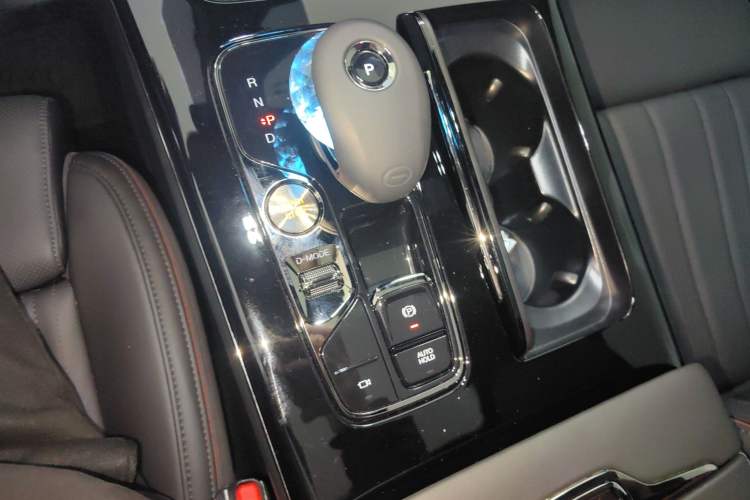 Used GAC Trumpchi M8 2025 Zongshi Series Super Hybrid Edition Gear Lever