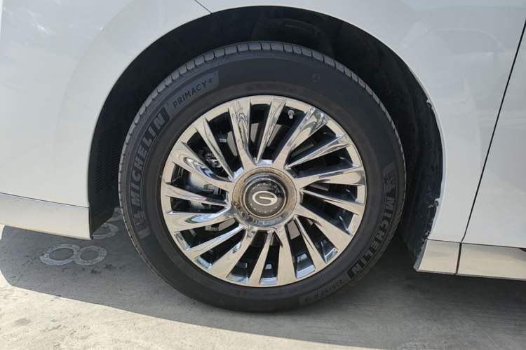 Used GAC Trumpchi M8 2025 Zongshi Series Super Hybrid Edition Left Front Wheel Hub