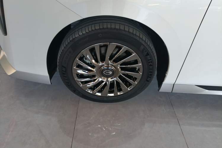 Used GAC Trumpchi M8 2025 Zongshi Series Super Hybrid Edition Left Front Wheel Hub