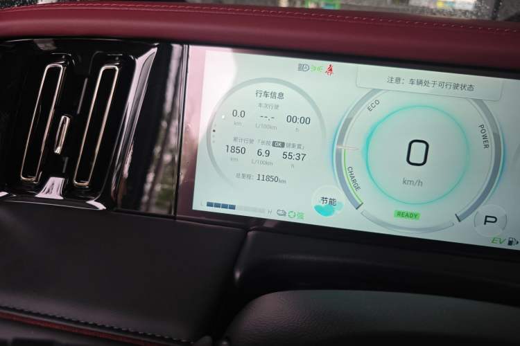 Used GAC Trumpchi M8 2025 Zongshi Series Super Hybrid Edition Odometer Close Up