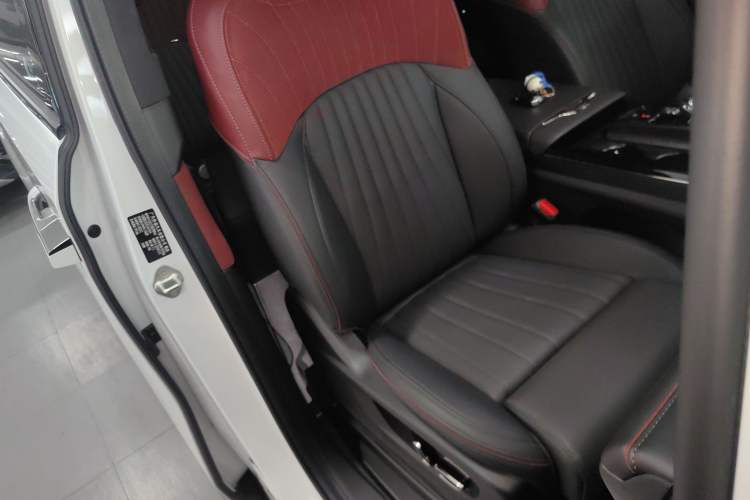 Used GAC Trumpchi M8 2025 Zongshi Series Super Hybrid Edition Right Front Seat