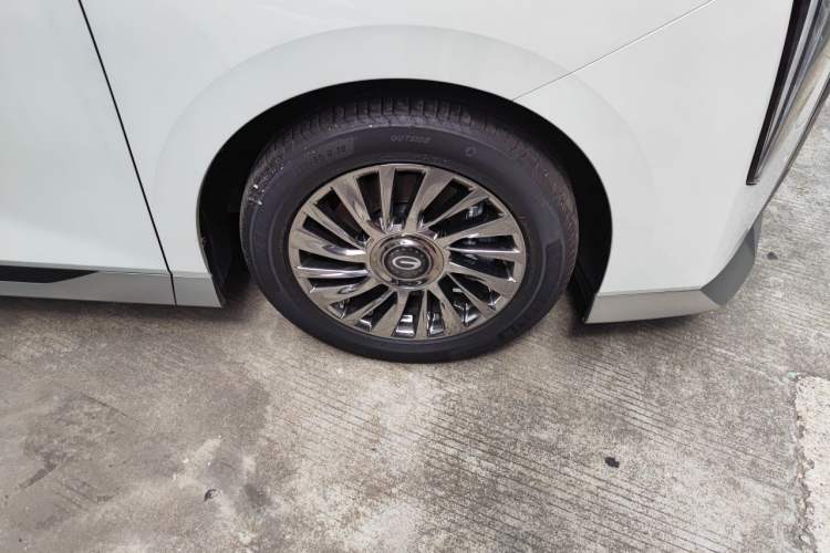 Used GAC Trumpchi M8 2025 Zongshi Series Super Hybrid Edition Right Front Wheel Hub