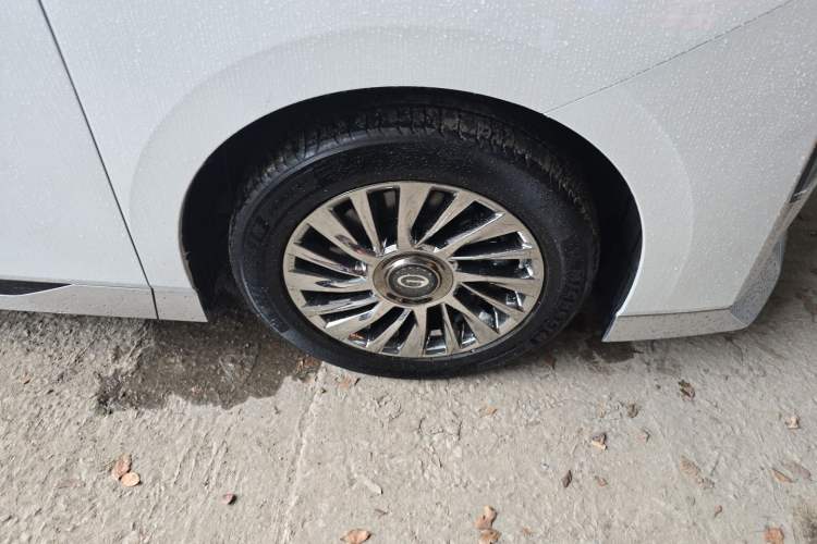 Used GAC Trumpchi M8 2025 Zongshi Series Super Hybrid Edition Right Front Wheel Hub