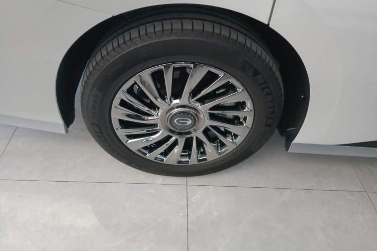 Used GAC Trumpchi M8 2025 Zongshi Series Super Hybrid Edition Right Rear Wheel Hub