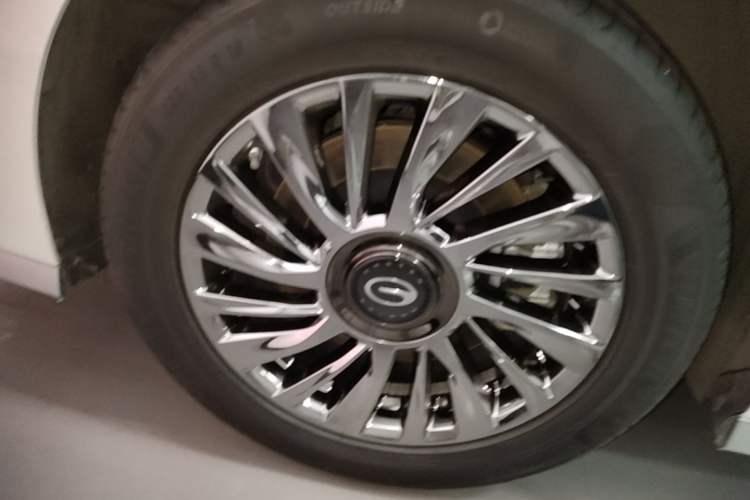 Used GAC Trumpchi M8 2025 Zongshi Series Super Hybrid Edition Right Rear Wheel Hub