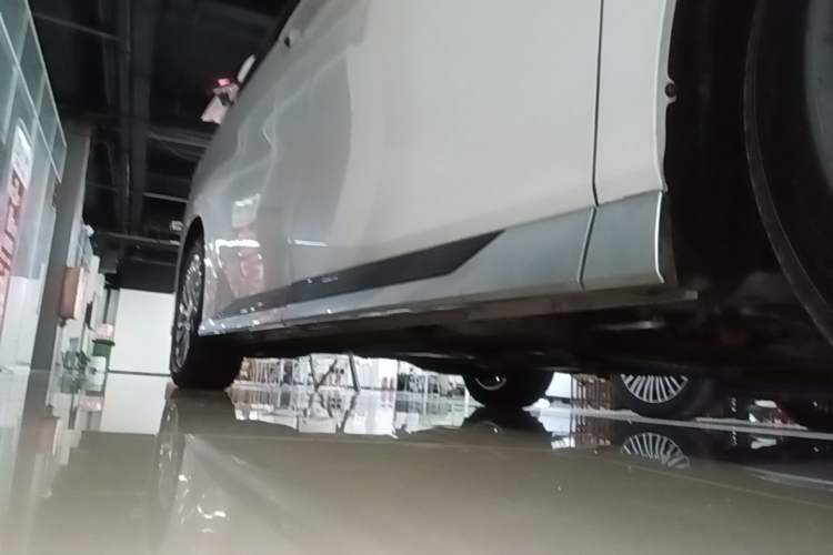 Used GAC Trumpchi M8 2025 Zongshi Series Super Hybrid Edition Right Side Sill