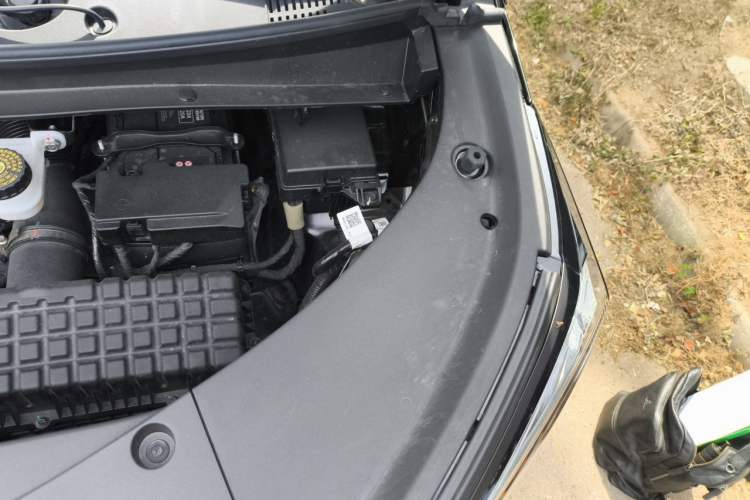 Used GAC Trumpchi M8 2026 Model 2.0T Prestige Edition Engine Bay Left