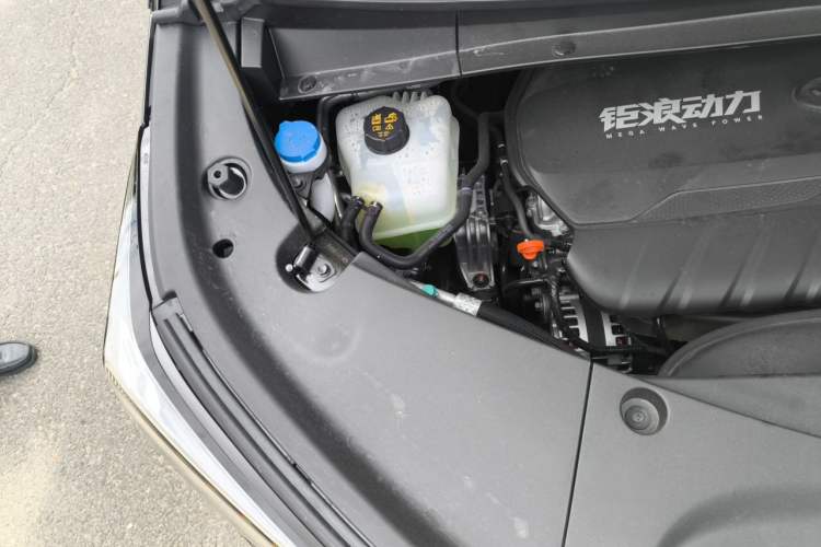 Used GAC Trumpchi M8 2026 Model 2.0T Prestige Edition Engine Bay Right
