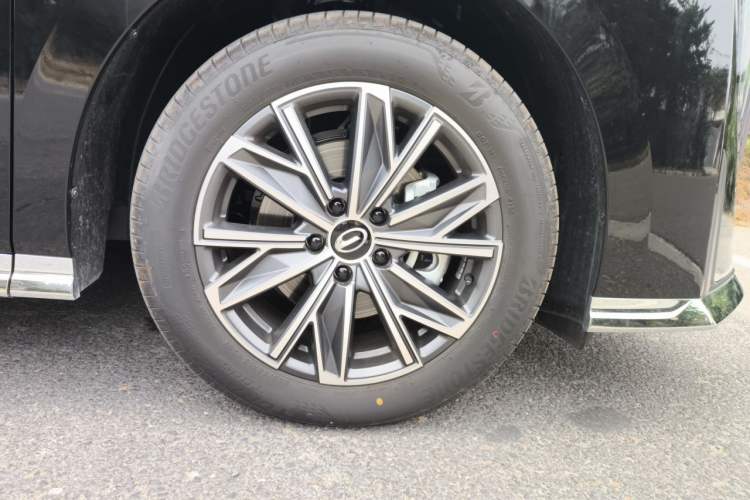 Used GAC Trumpchi M8 2026 Model 2.0T Prestige Edition Right Front Wheel Hub