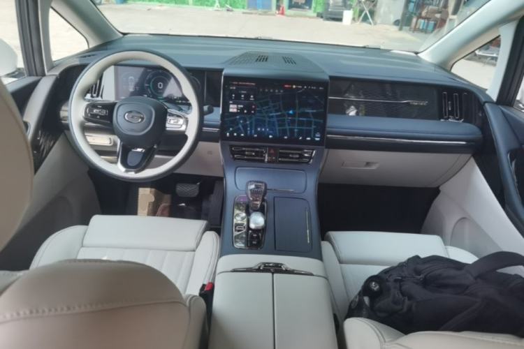 Used GAC Trumpchi M8 2026 Model HEV Supreme Edition Center Console