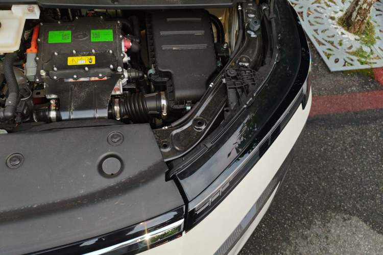 Used GAC Trumpchi E8 2024 Honor Series 2.0L Honor Edition Engine Bay Left