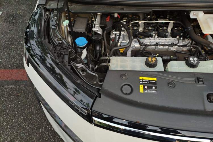 Used GAC Trumpchi E8 2024 Honor Series 2.0L Honor Edition Engine Bay Right