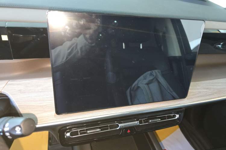 Used GAC Trumpchi E8 2024 Honor Series 2.0L Honor Edition Audio And AC Panel