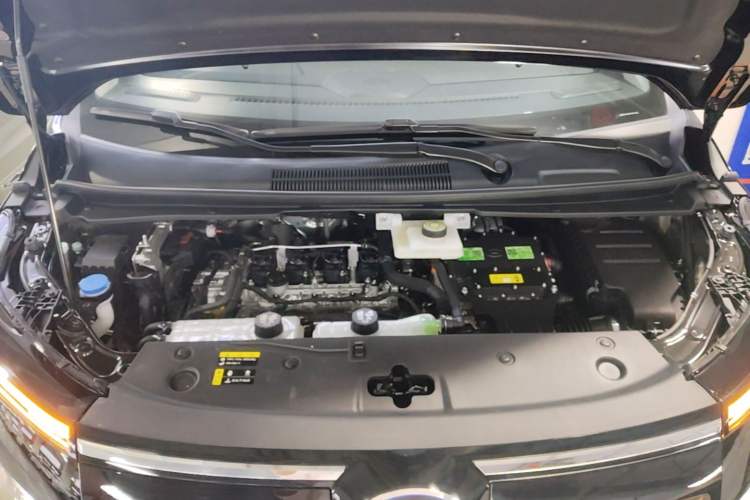 Used GAC Trumpchi E8 2024 Honor Series 2.0L Honor Edition Engine Bay