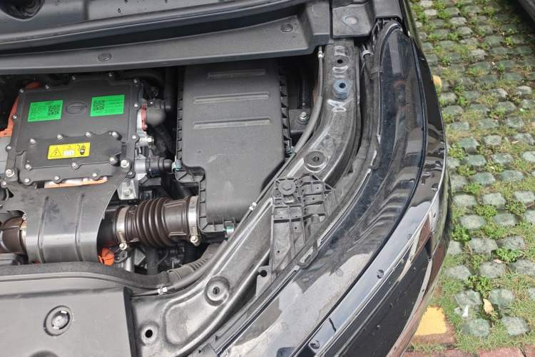 Used GAC Trumpchi E8 2024 Honor Series 2.0L Honor Edition Engine Bay Left