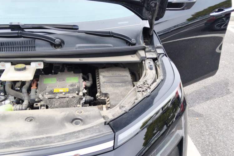 Used GAC Trumpchi E8 2024 Honor Series 2.0L Honor Edition Engine Bay Left