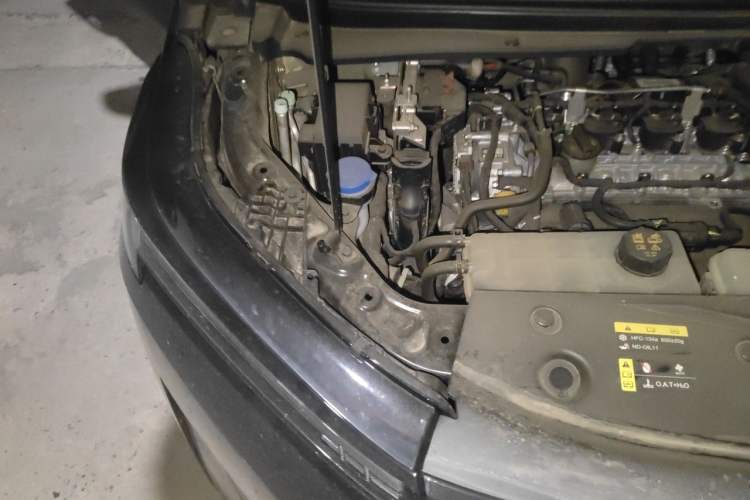 Used GAC Trumpchi E8 2024 Honor Series 2.0L Honor Edition Engine Bay Right