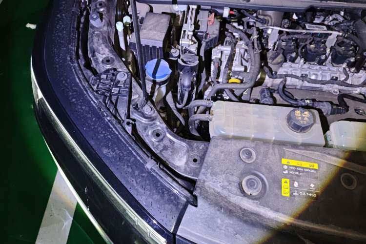 Used GAC Trumpchi E8 2024 Honor Series 2.0L Honor Edition Engine Bay Right