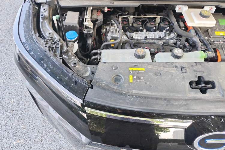 Used GAC Trumpchi E8 2024 Honor Series 2.0L Honor Edition Engine Bay Right