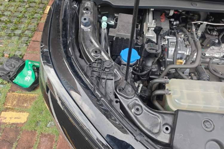 Used GAC Trumpchi E8 2024 Honor Series 2.0L Honor Edition Engine Bay Right
