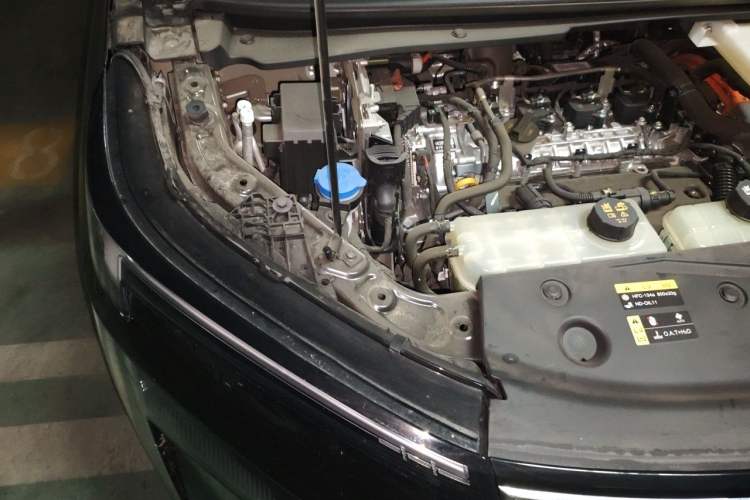 Used GAC Trumpchi E8 2024 Honor Series 2.0L Honor Edition Engine Bay Right