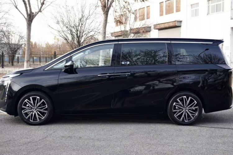 Used GAC Trumpchi E8 2024 Honor Series 2.0L Honor Edition Exterior 4