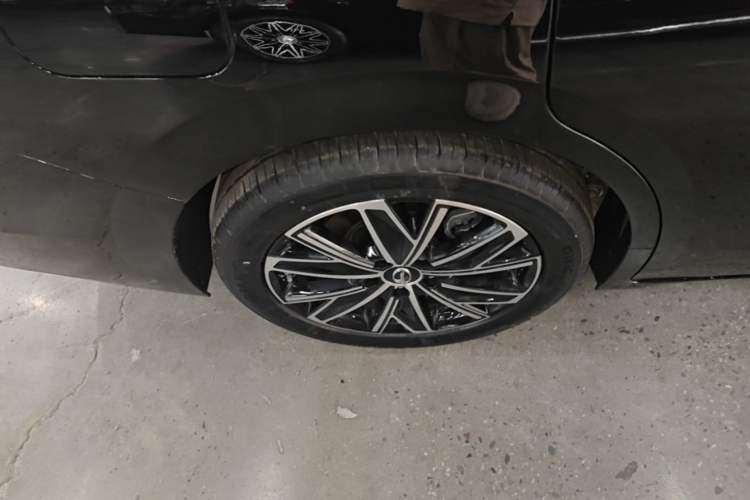 Used GAC Trumpchi E8 2024 Honor Series 2.0L Honor Edition Exterior 5