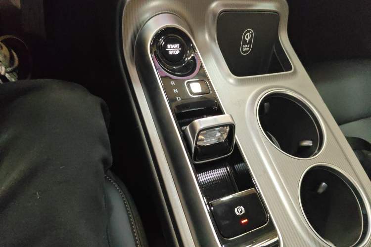 Used GAC Trumpchi E8 2024 Honor Series 2.0L Honor Edition Gear Lever