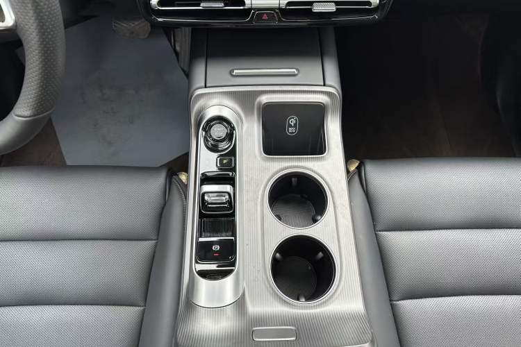 Used GAC Trumpchi E8 2024 Honor Series 2.0L Honor Edition Gear Lever
